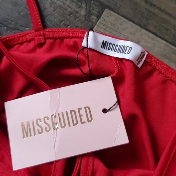 Missguided Frill Hem Plunge Mini Dress Red - Picture 4 of 8
